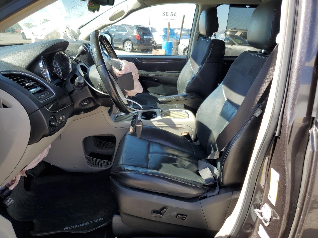 2016 CHRYSLER Town & Country
