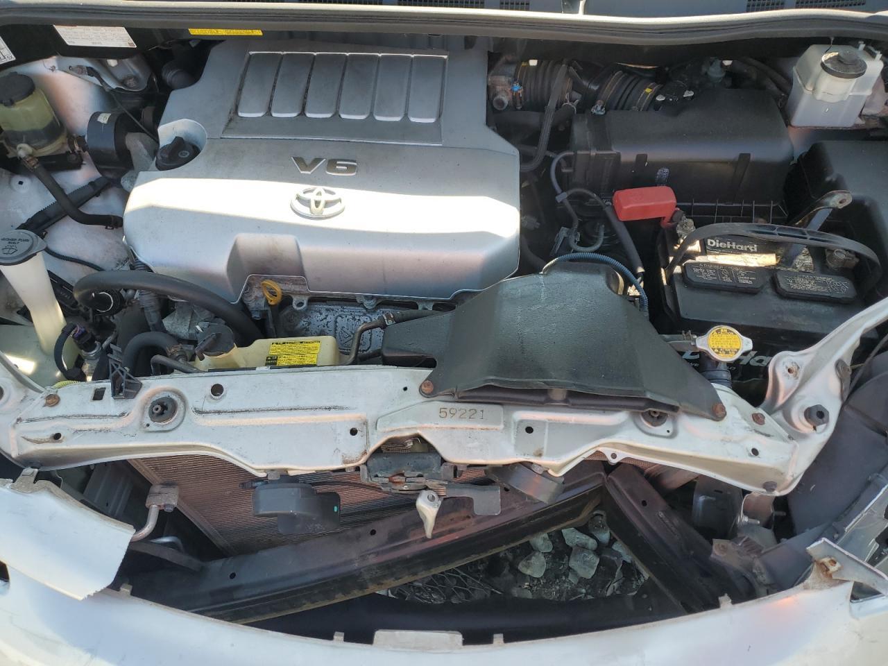 2010 TOYOTA SIENNA