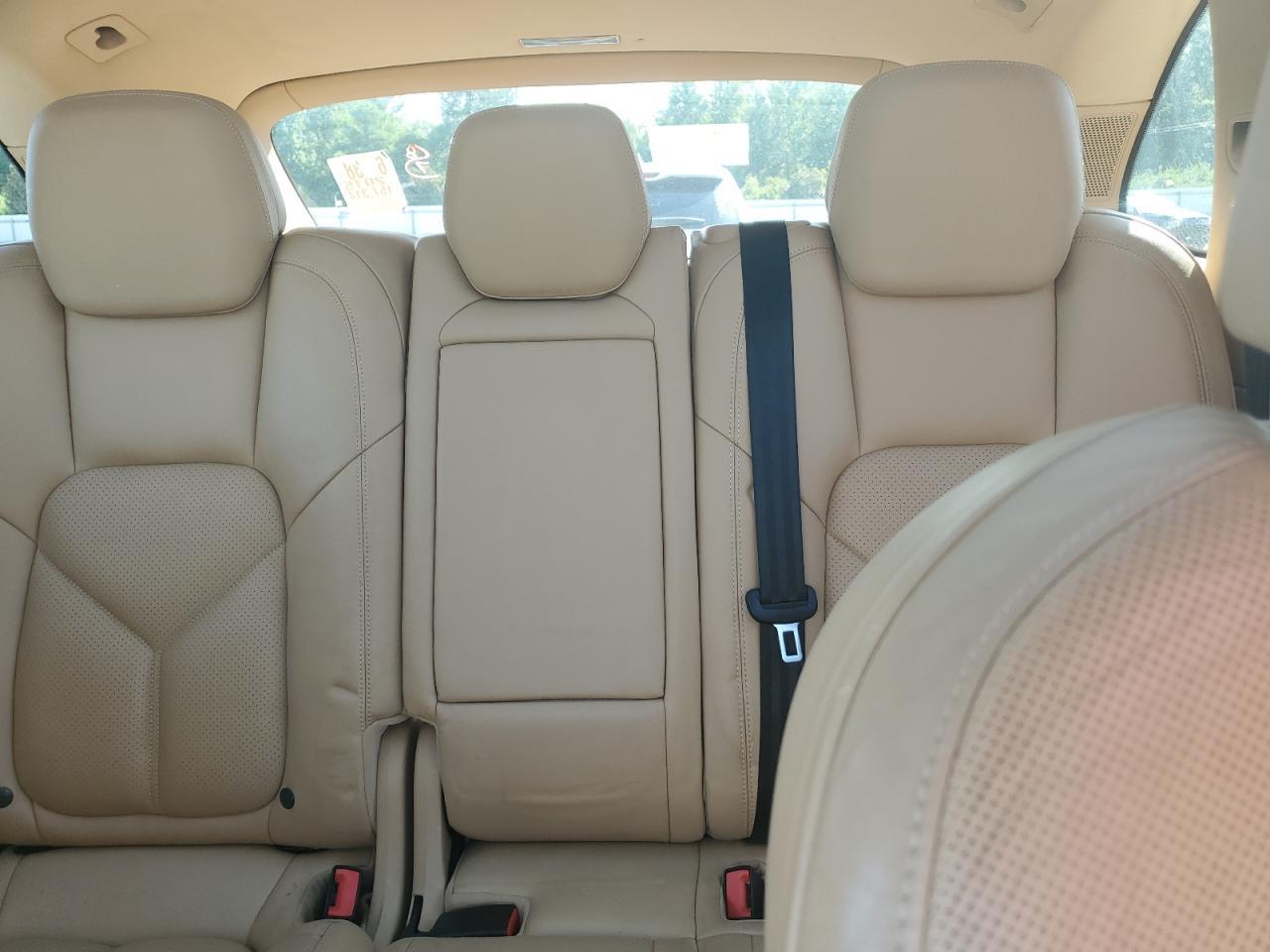 2015 PORSCHE CAYENNE