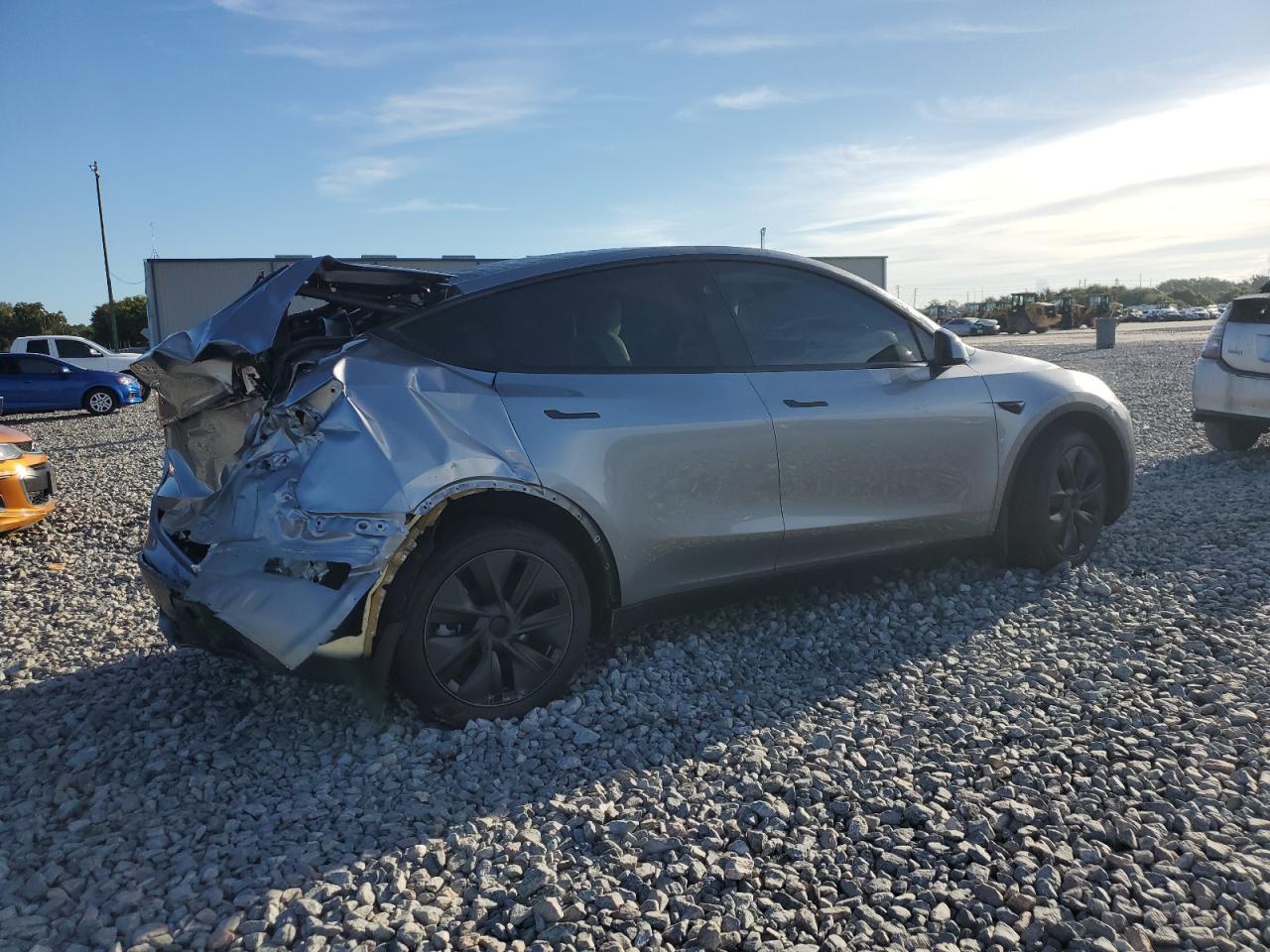 2024 TESLA MODEL Y