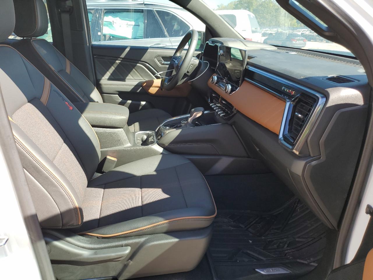 2024 GMC CANYON