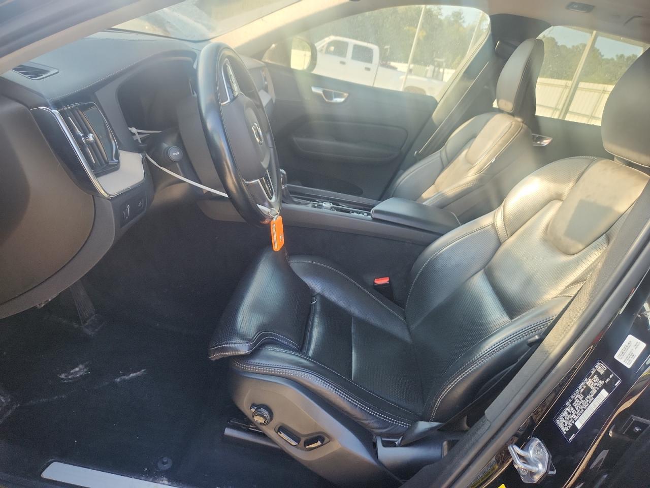 2021 VOLVO XC60