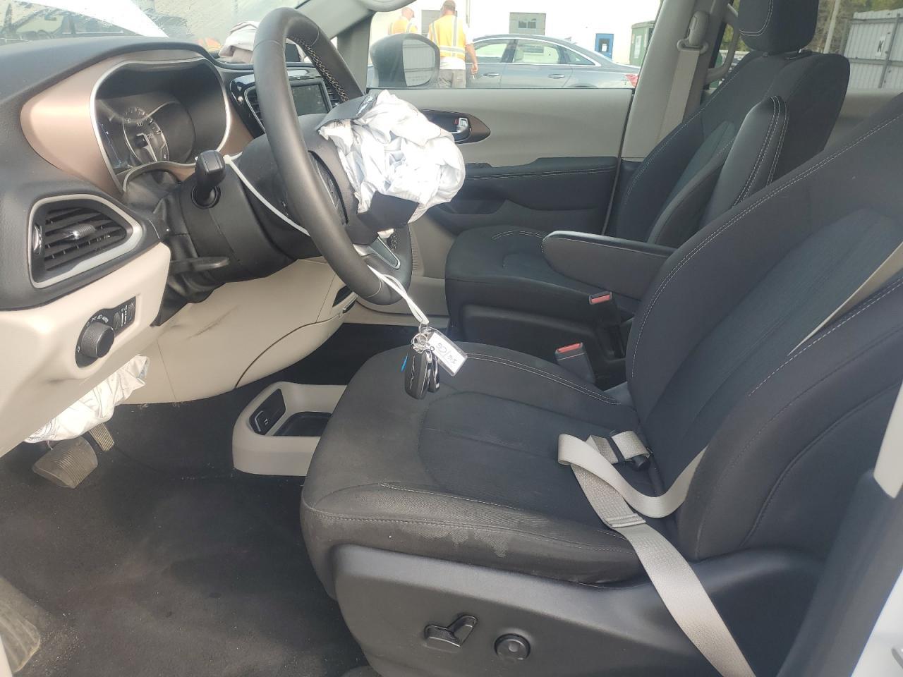 2024 CHRYSLER Voyager