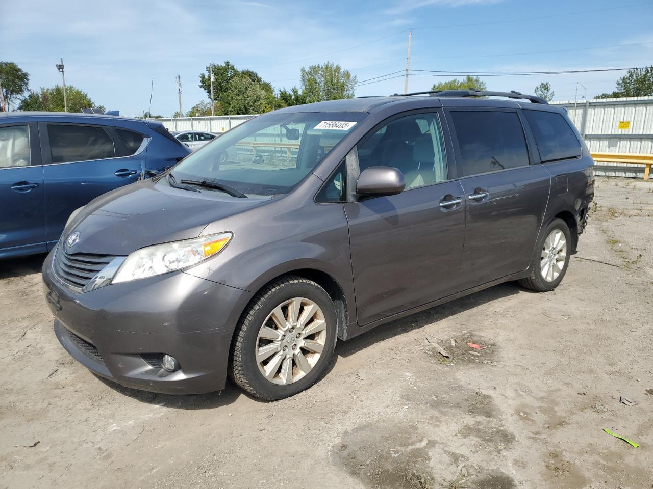 2014 TOYOTA SIENNA