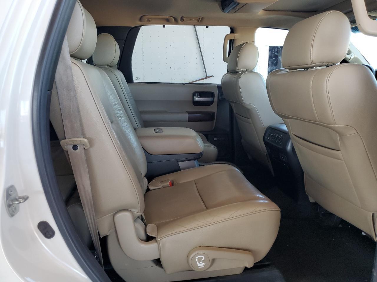2014 TOYOTA Sequoia