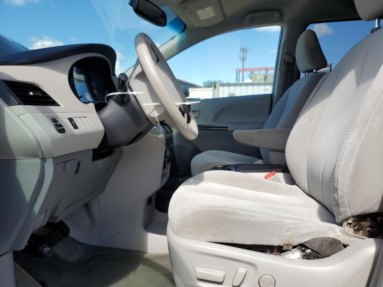 2014 TOYOTA SIENNA