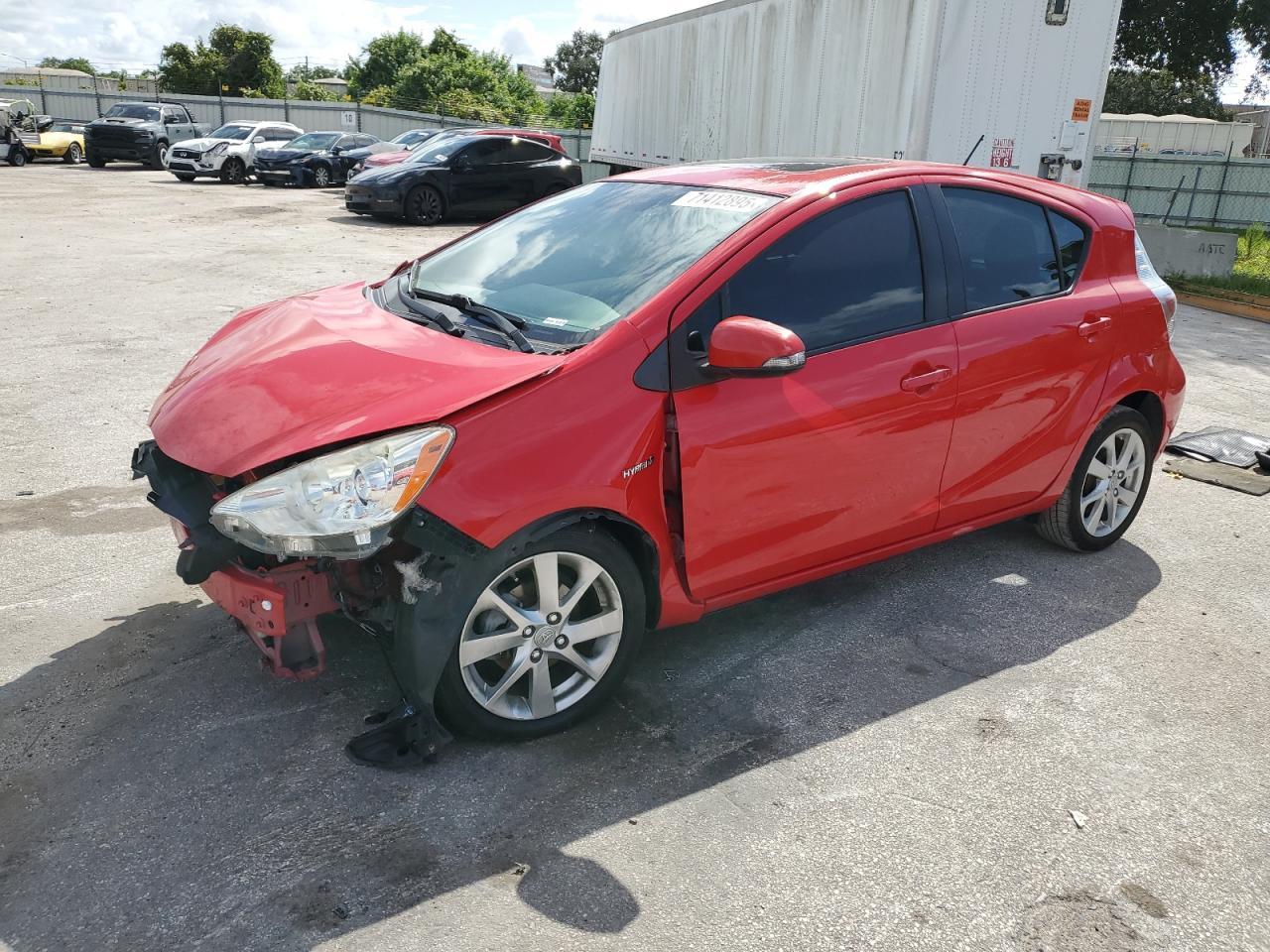 2014 TOYOTA Prius c