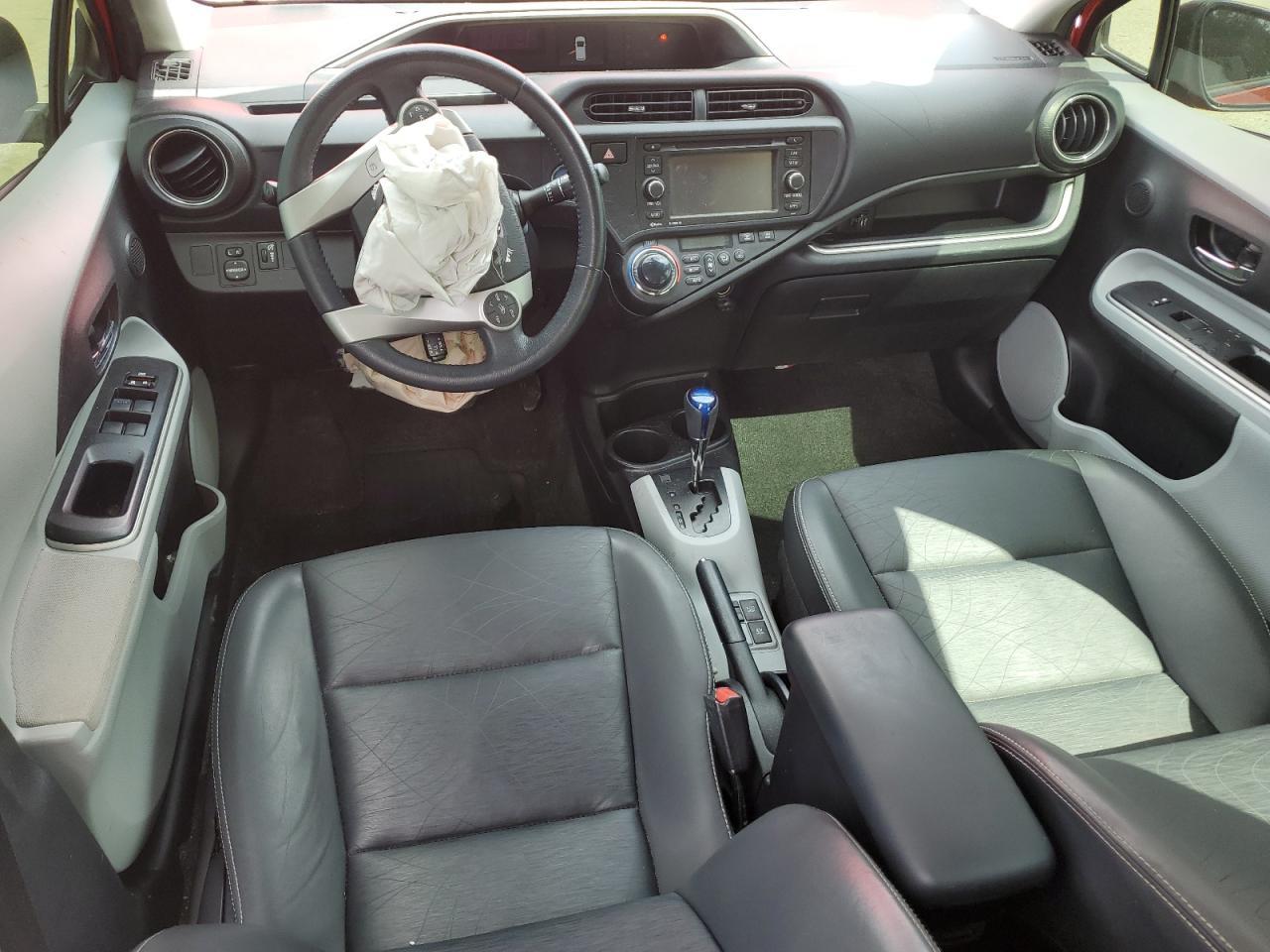 2014 TOYOTA Prius c