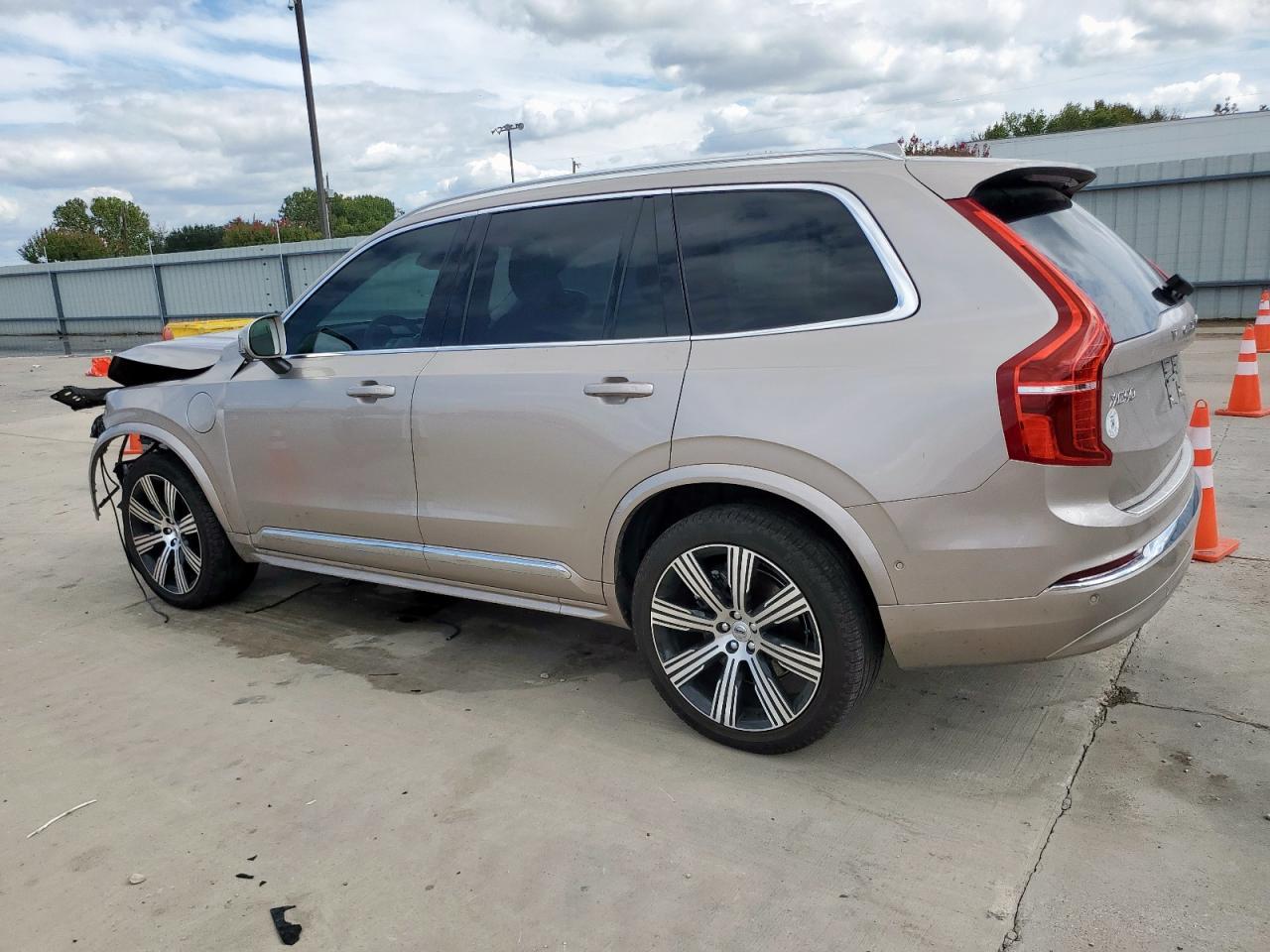 2025 VOLVO XC90