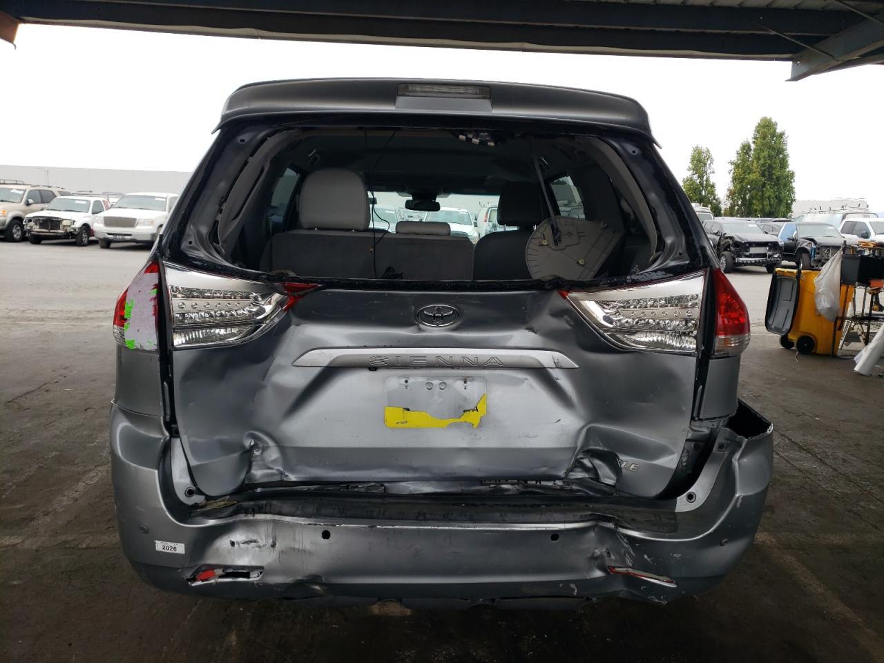 2014 TOYOTA SIENNA