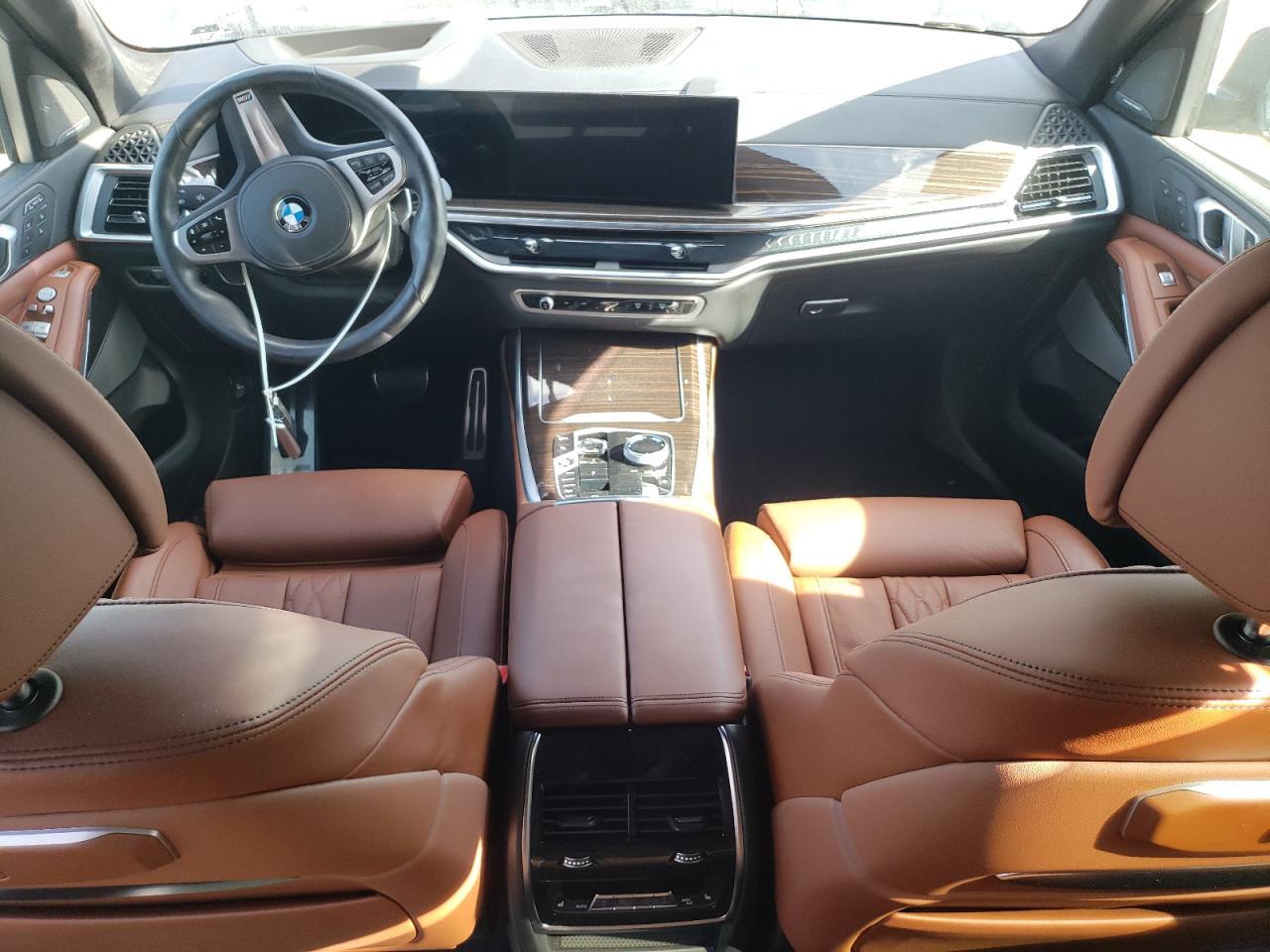 2023 BMW X7