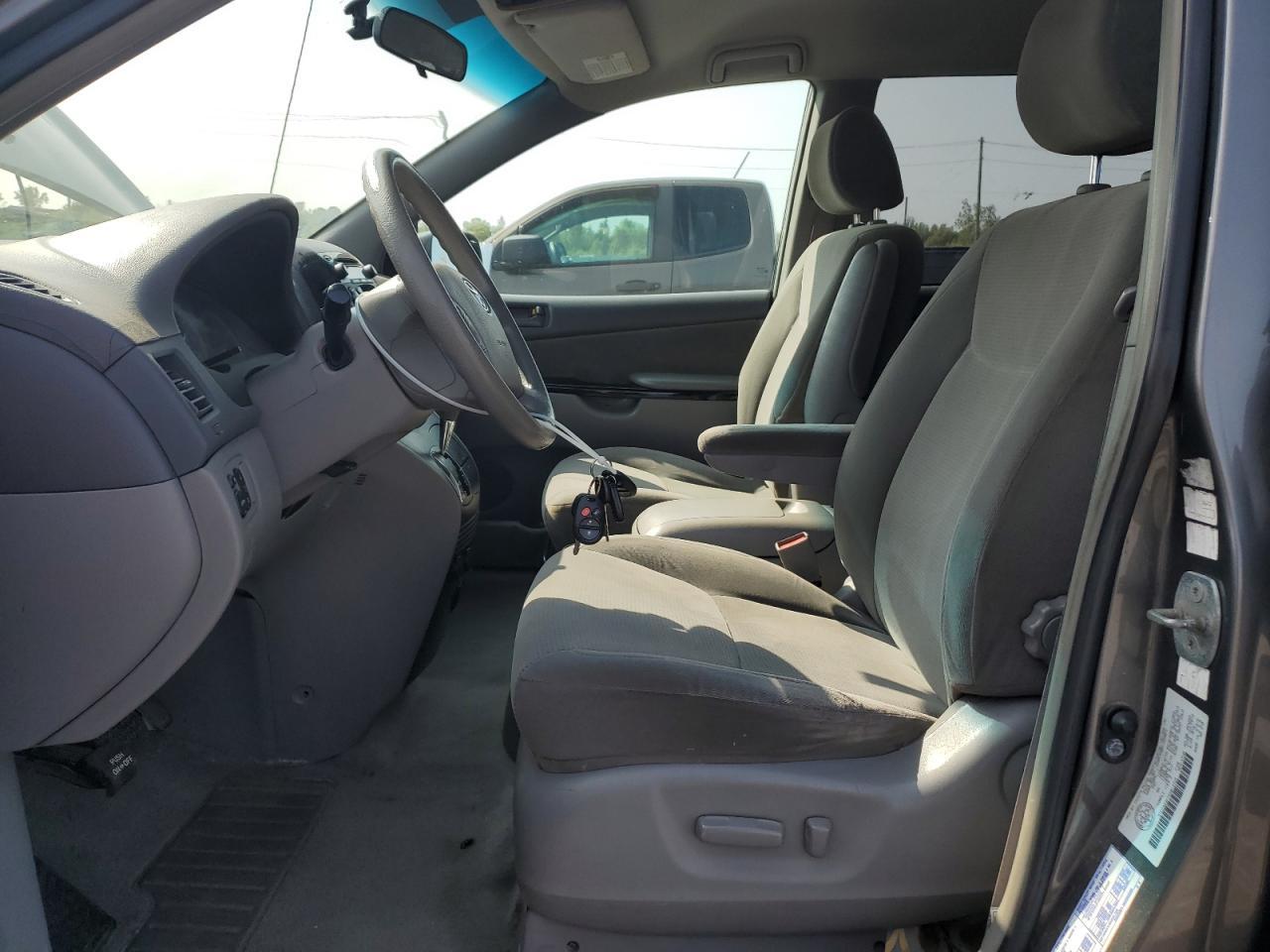 2004 TOYOTA SIENNA