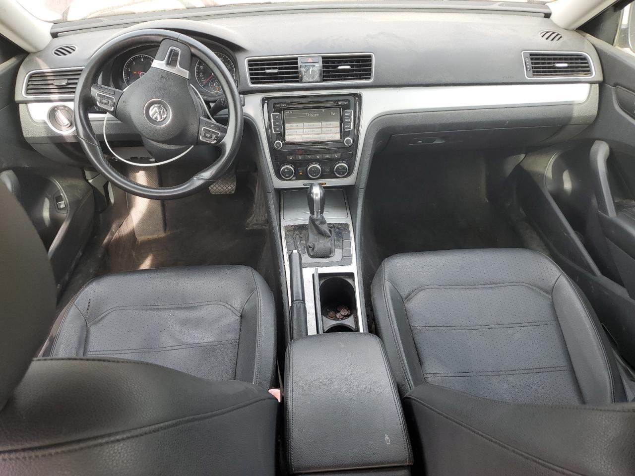 2012 VOLKSWAGEN Passat