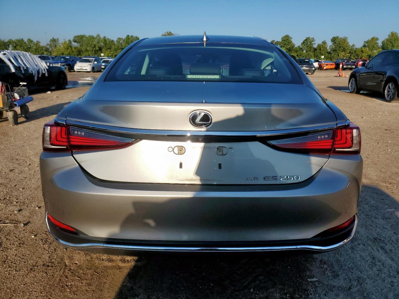 2021 LEXUS Es