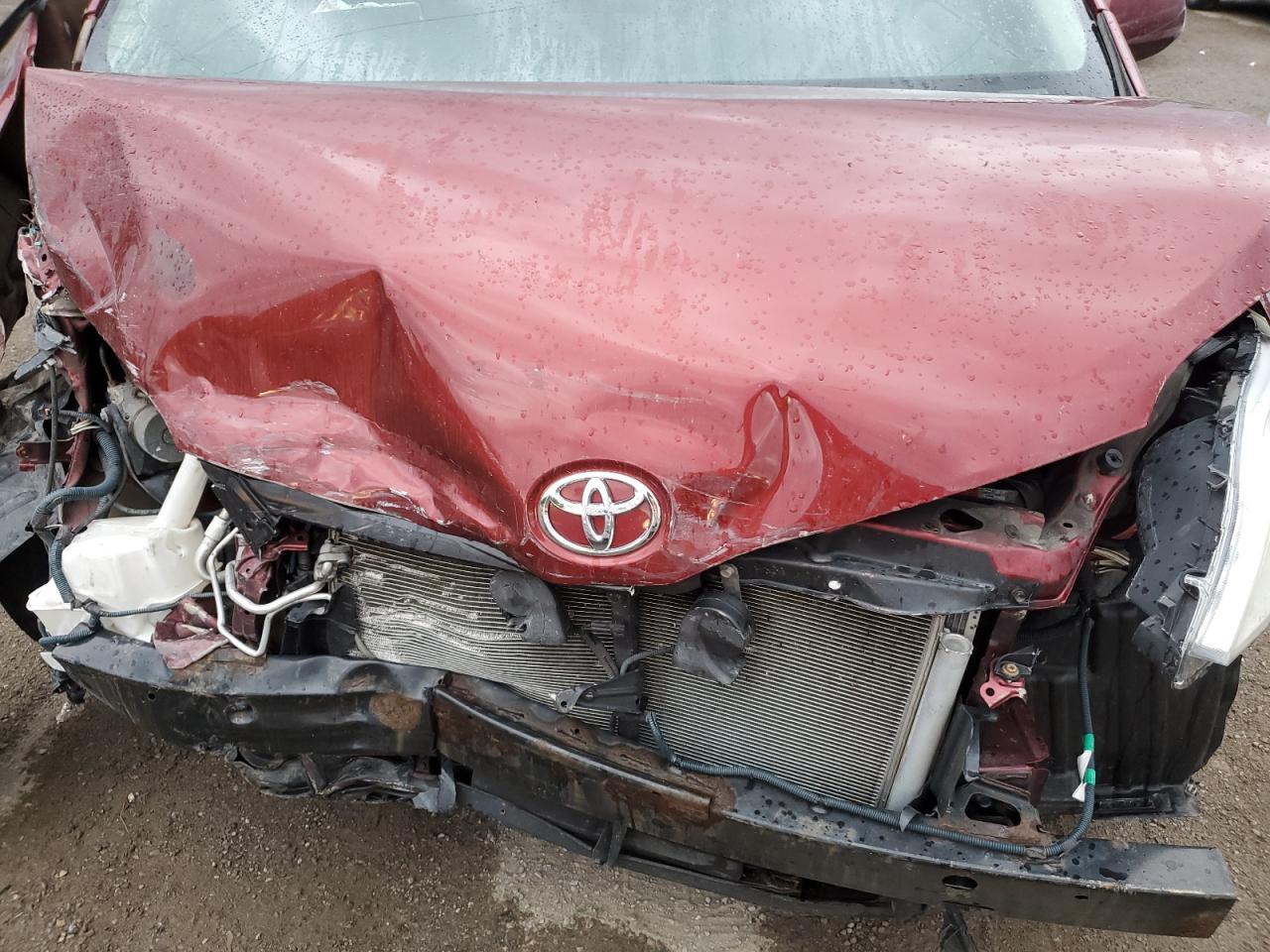 2012 TOYOTA SIENNA