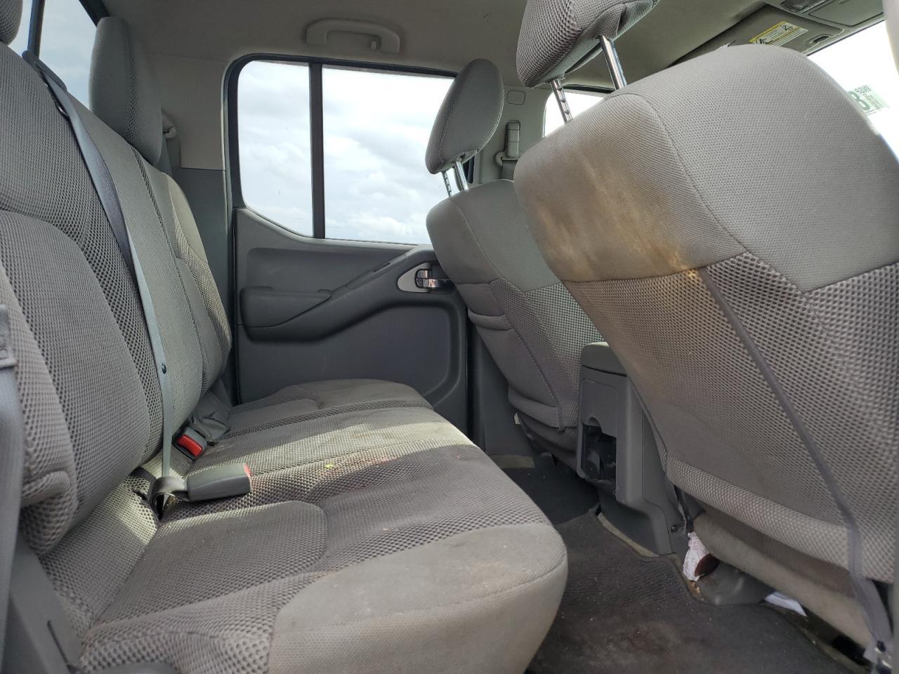 2016 NISSAN Frontier