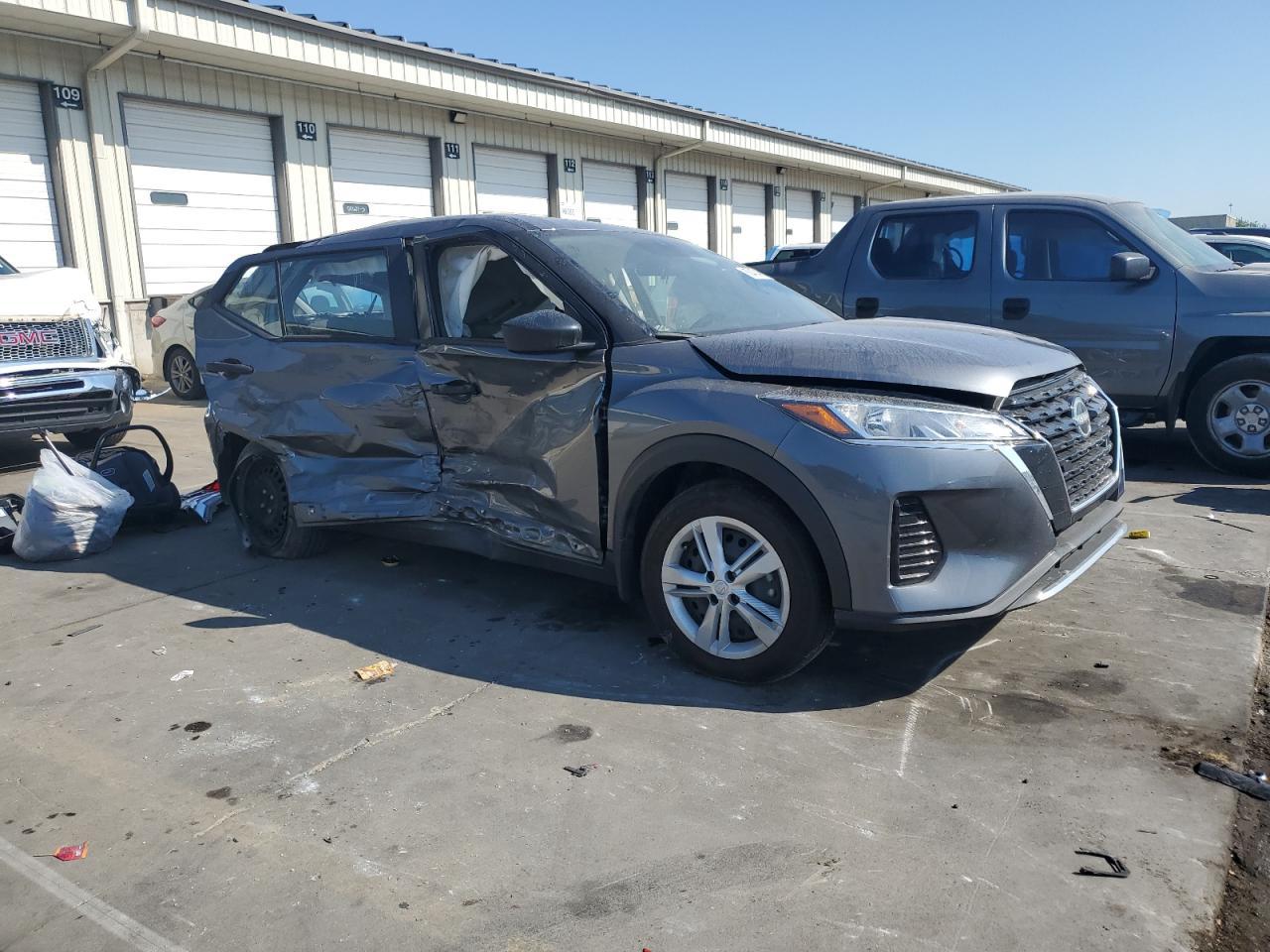 2024 NISSAN KICKS