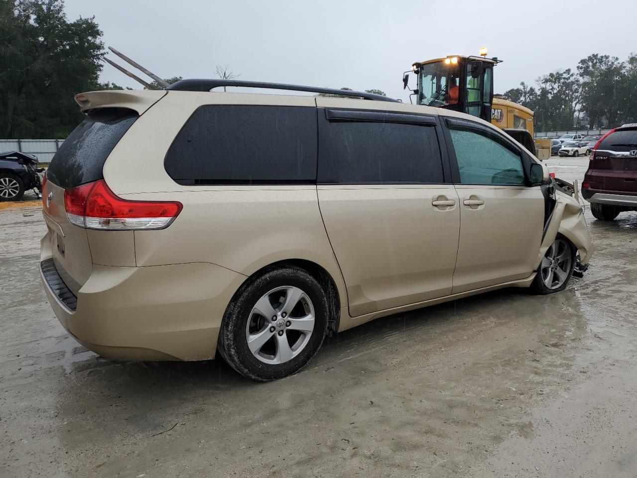 2011 TOYOTA SIENNA