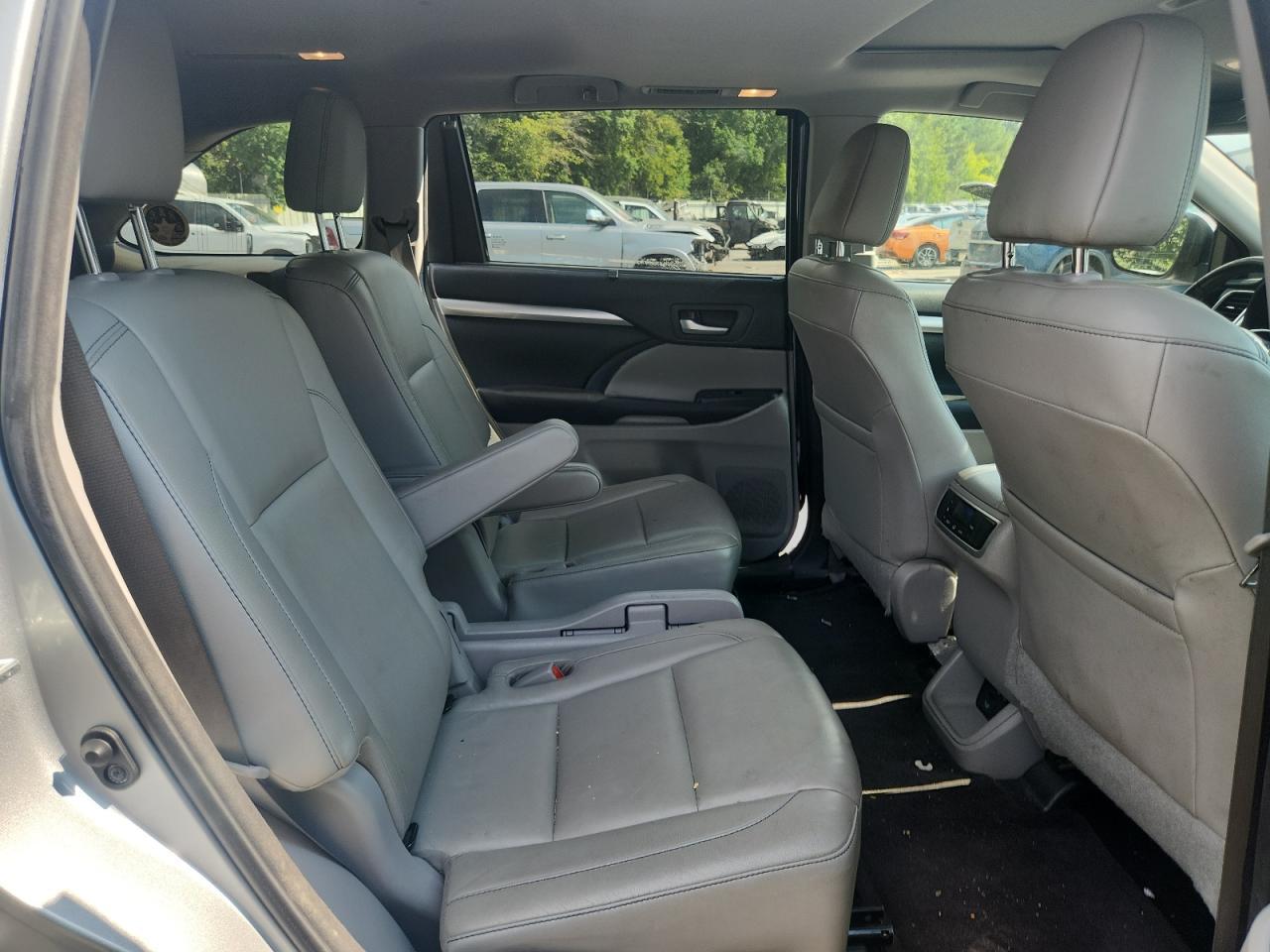 2017 TOYOTA HIGHLANDER