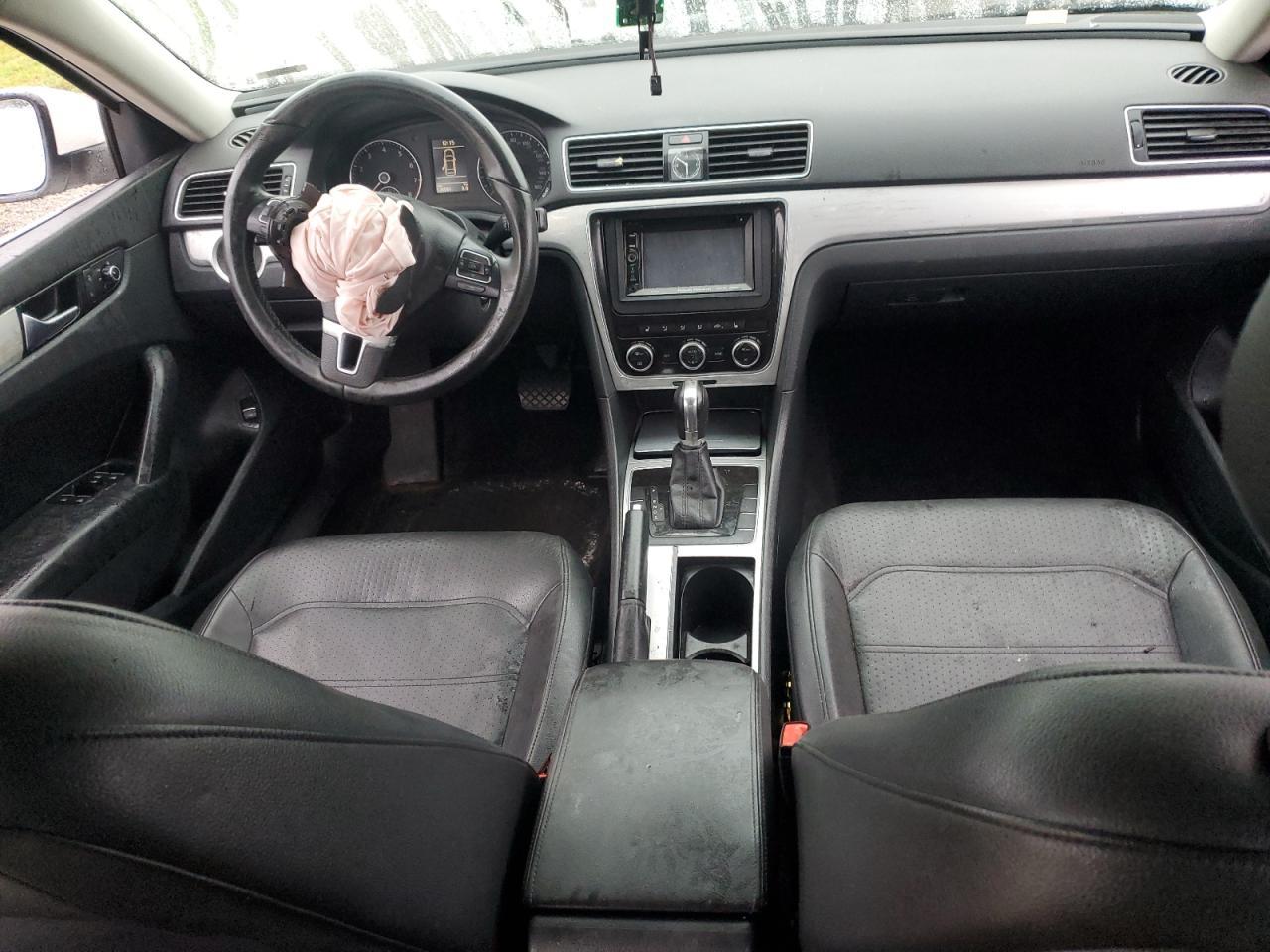 2012 VOLKSWAGEN Passat