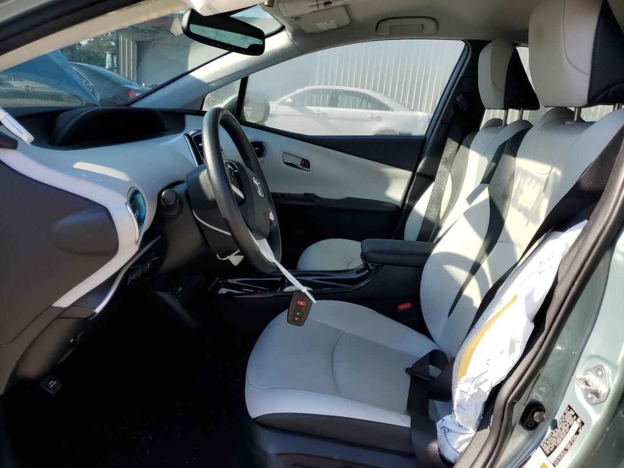 2016 TOYOTA PRIUS