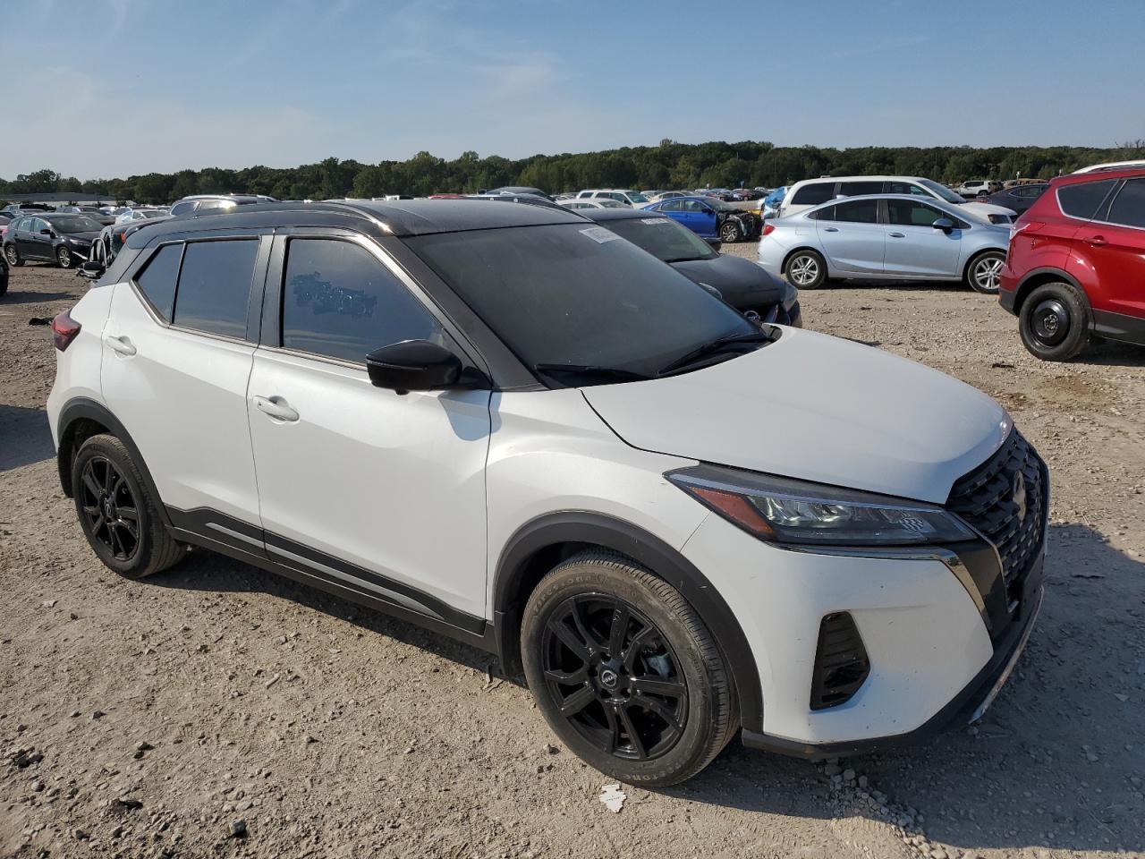 2024 NISSAN KICKS