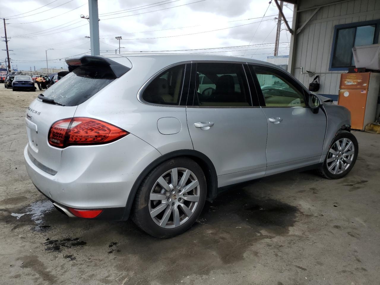 2012 PORSCHE CAYENNE