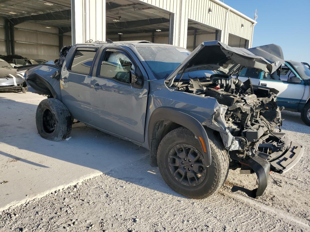 2023 NISSAN Frontier