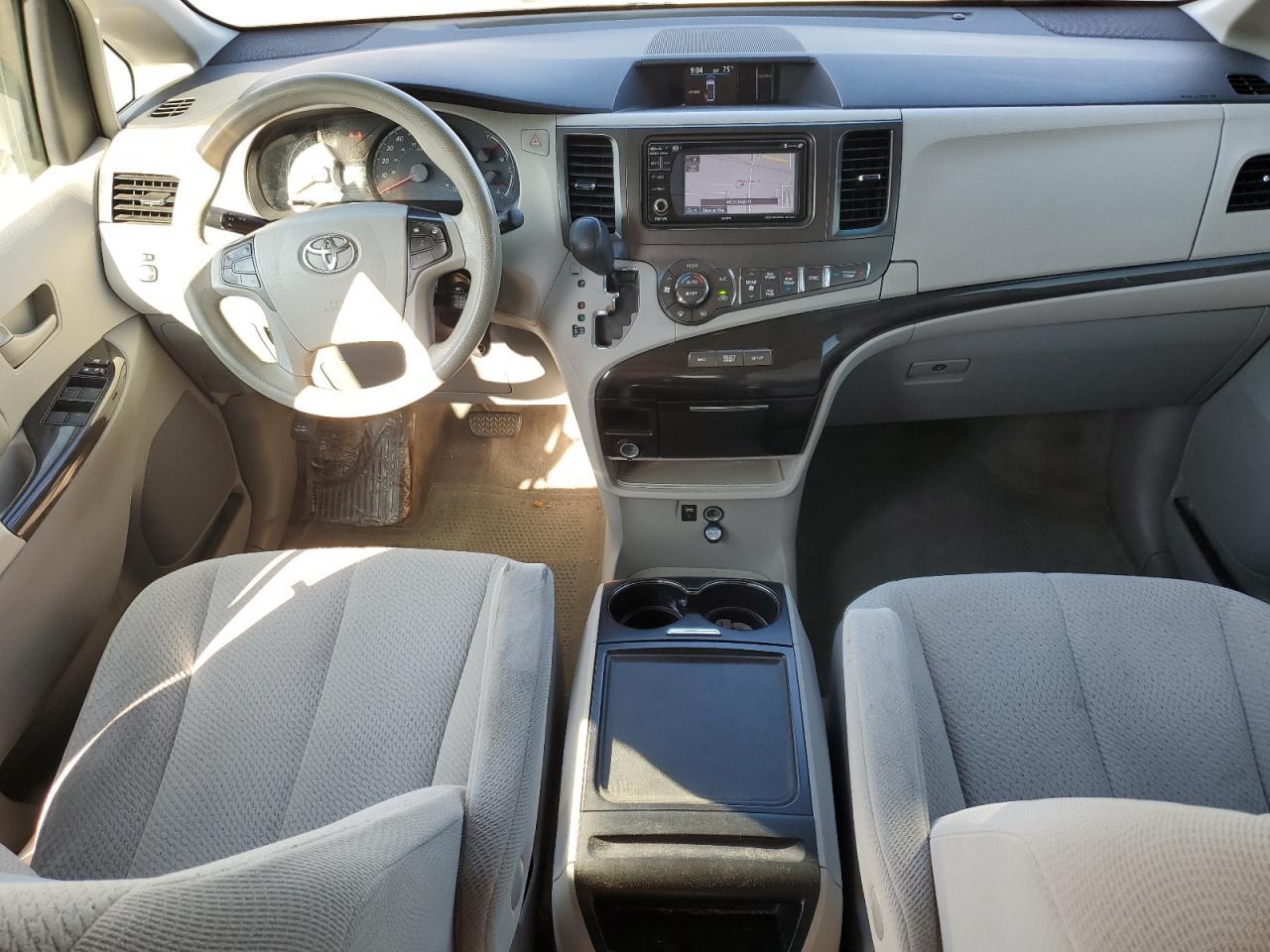 2014 TOYOTA SIENNA