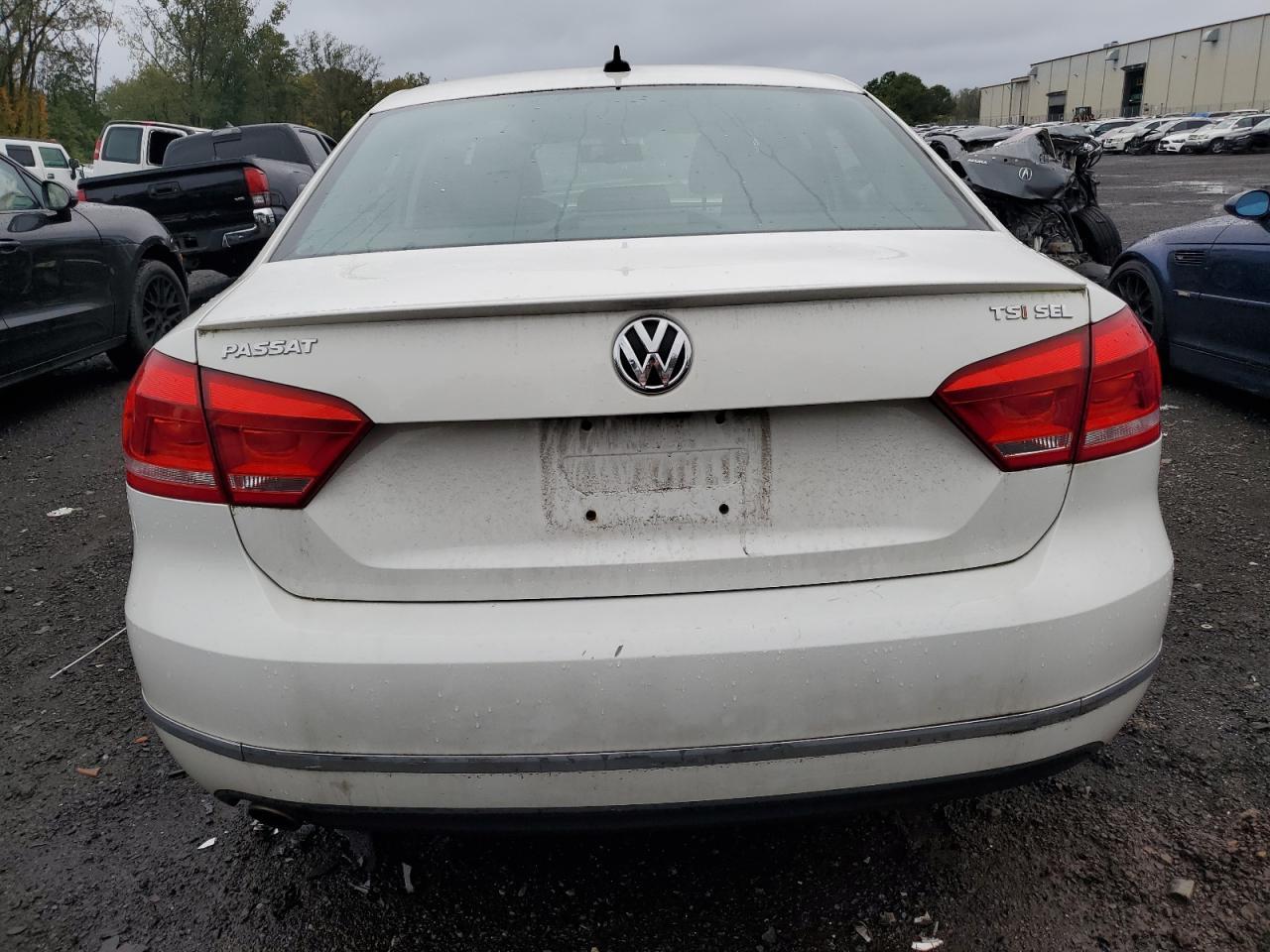 2014 VOLKSWAGEN Passat