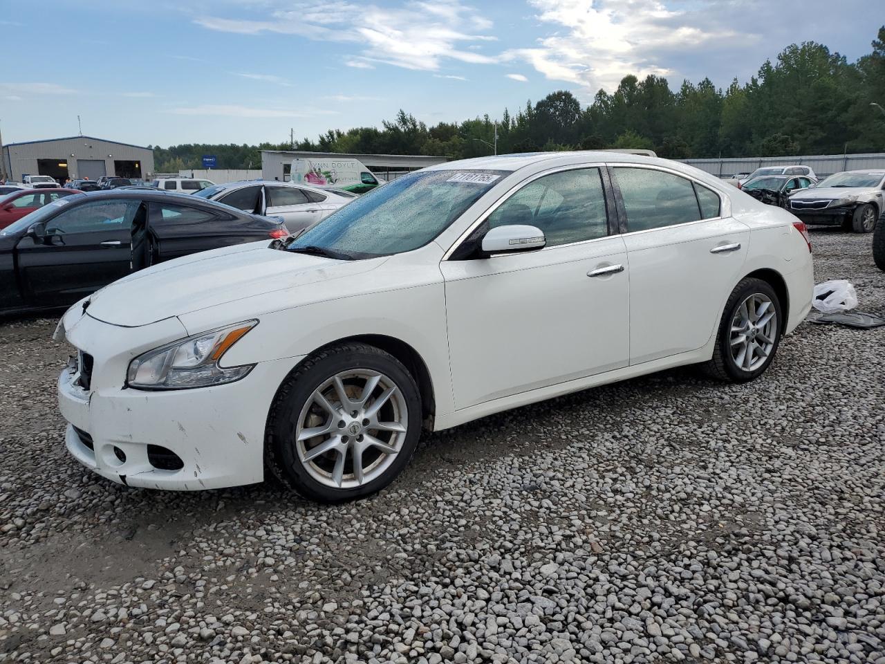 2010 NISSAN Maxima