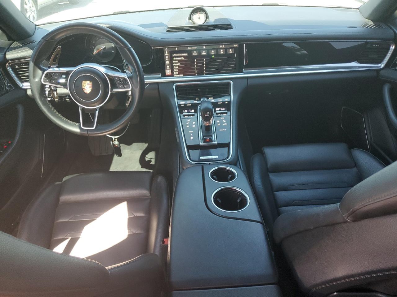2018 PORSCHE Panamera