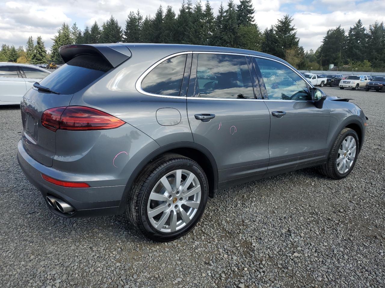 2017 PORSCHE CAYENNE
