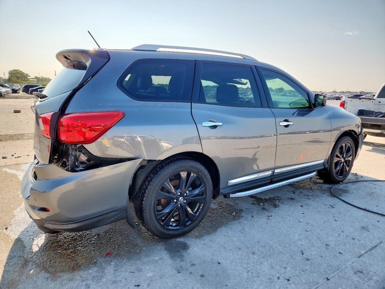 2017 NISSAN PATHFINDER