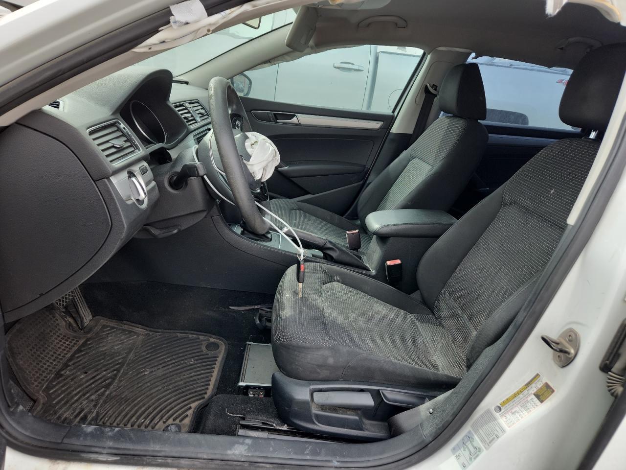 2016 VOLKSWAGEN Passat