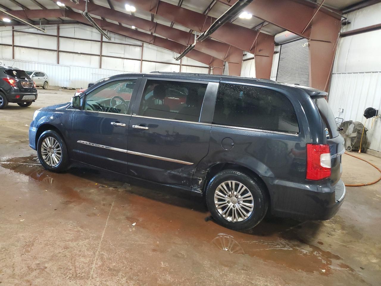 2014 CHRYSLER Town & Country