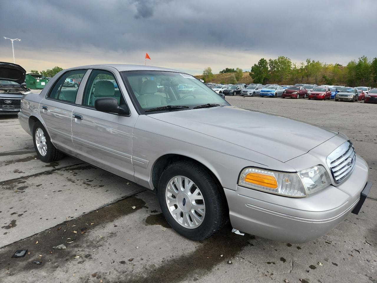 2004 FORD Crown Victoria