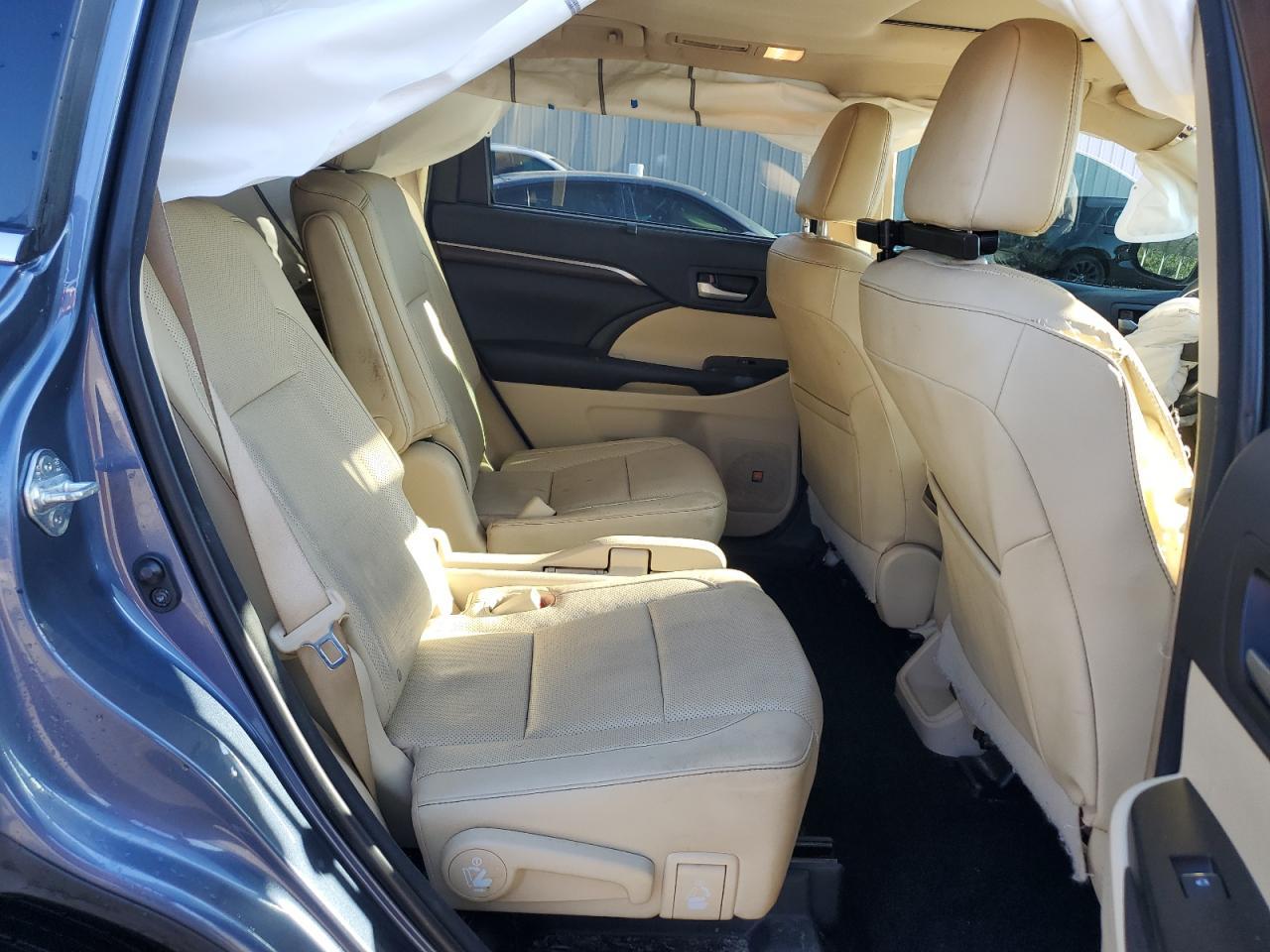 2016 TOYOTA HIGHLANDER