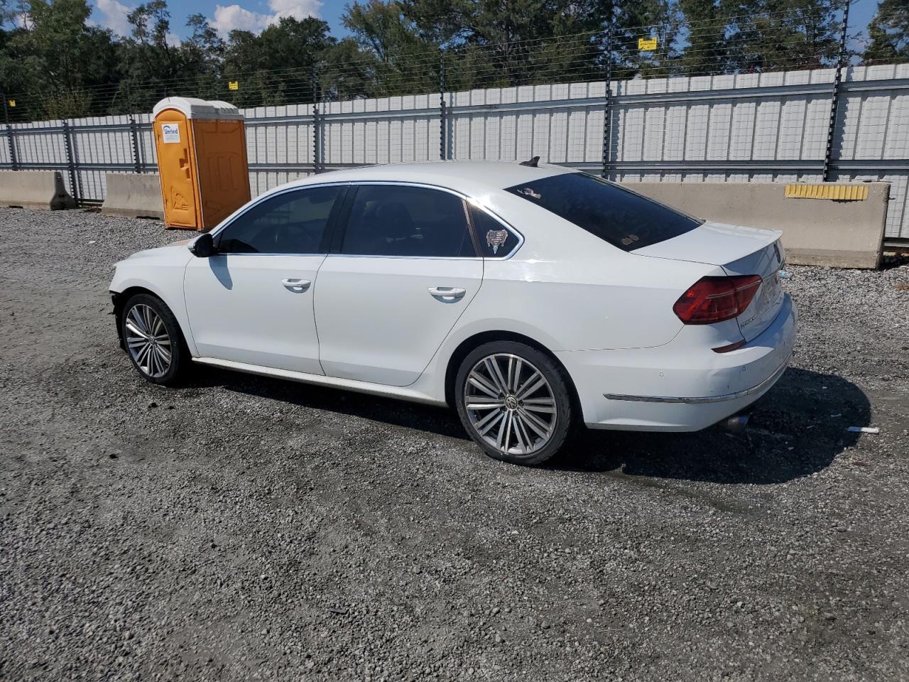 2016 VOLKSWAGEN Passat