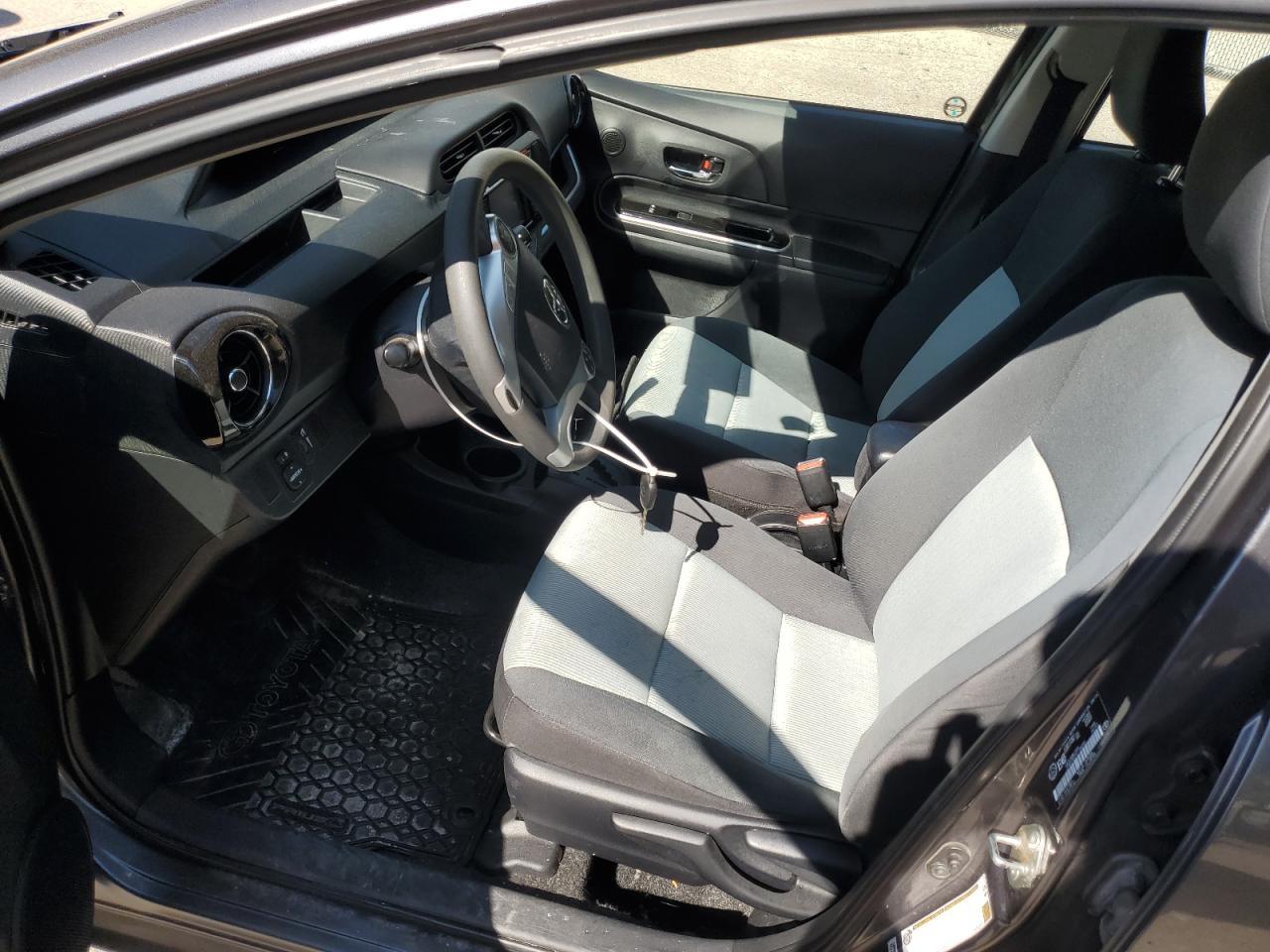 2016 TOYOTA Prius c