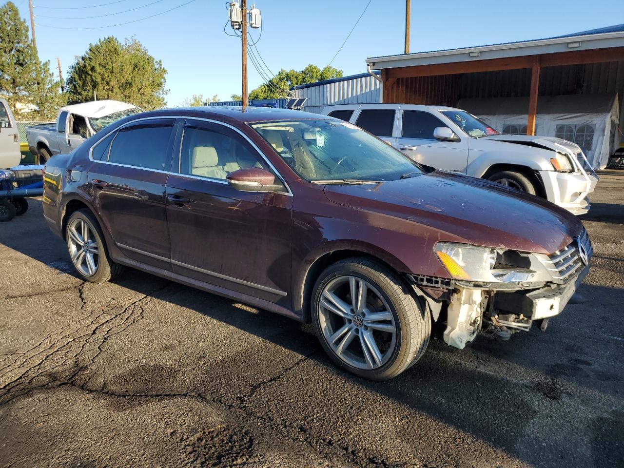 2012 VOLKSWAGEN Passat