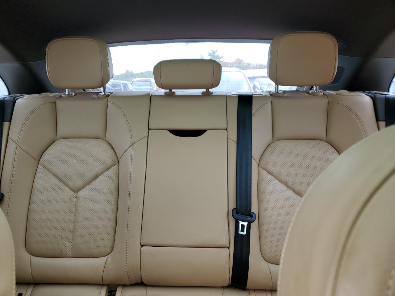 2016 PORSCHE Macan