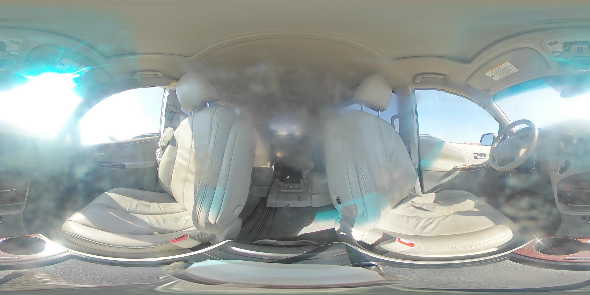 2011 TOYOTA SIENNA