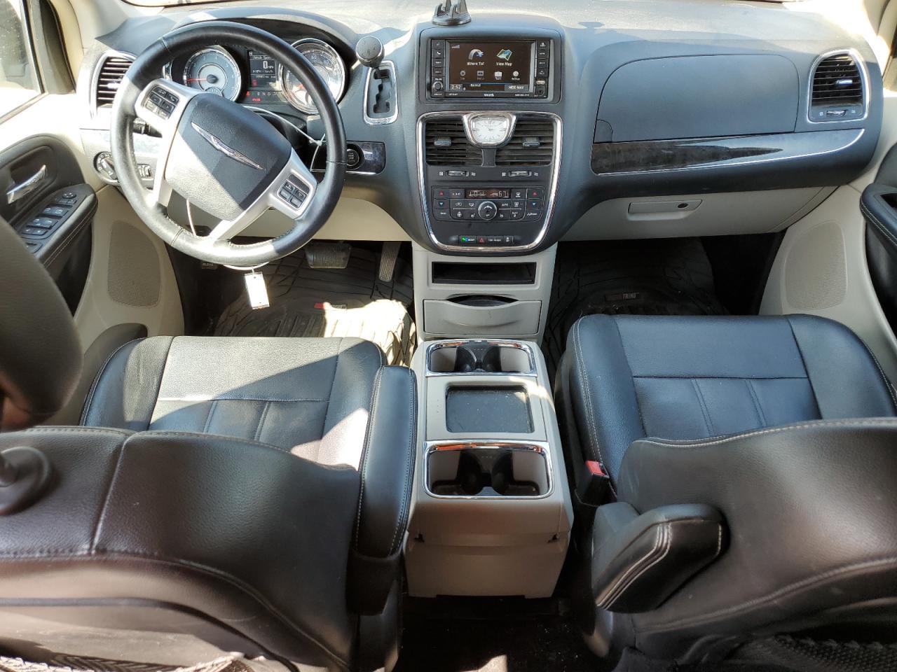 2016 CHRYSLER Town & Country