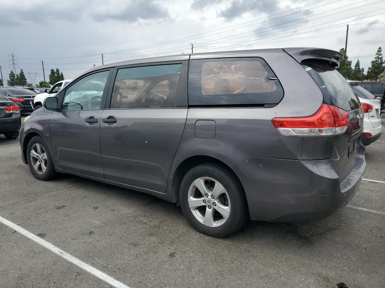2011 TOYOTA SIENNA