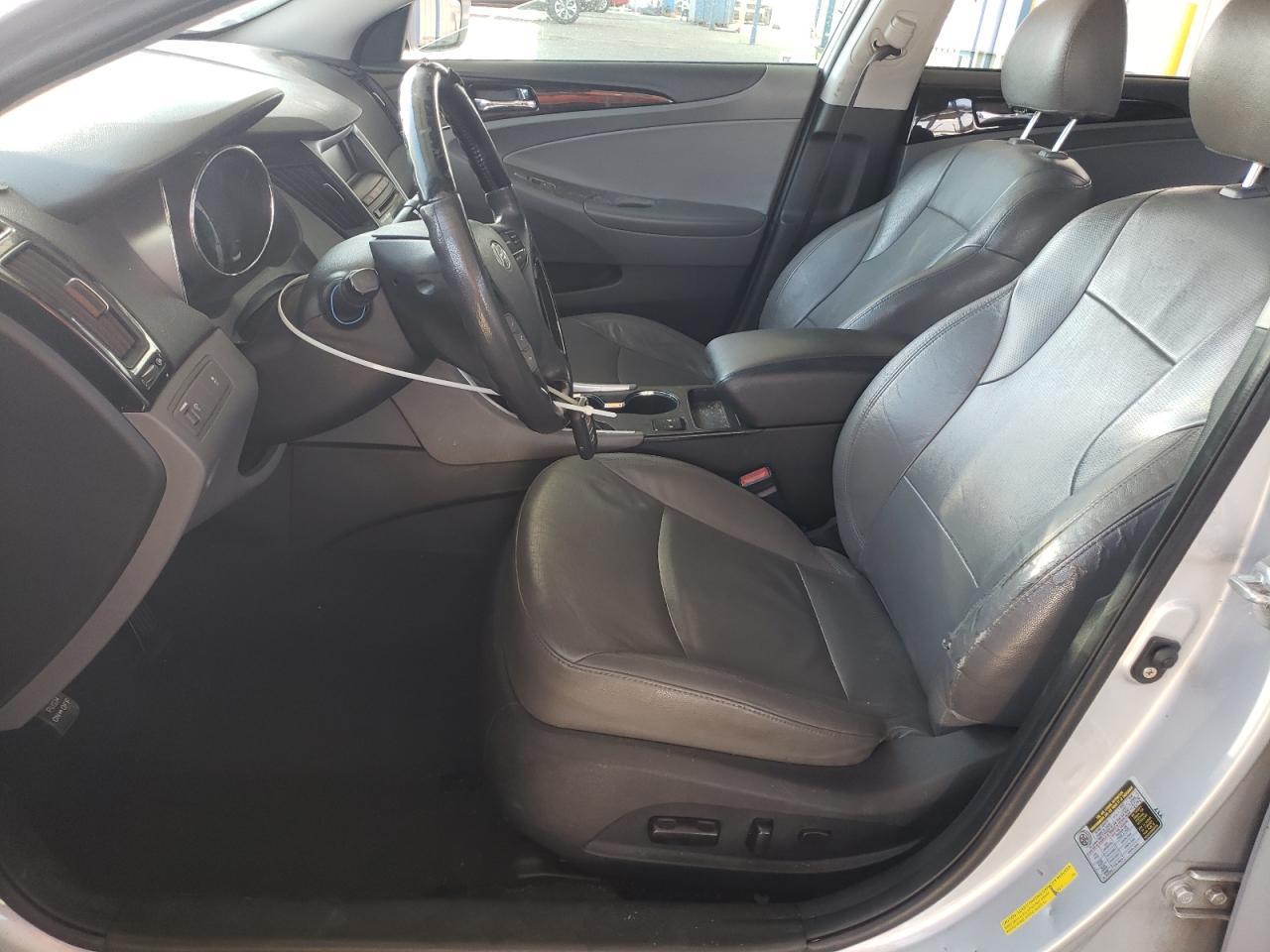 2011 HYUNDAI SONATA