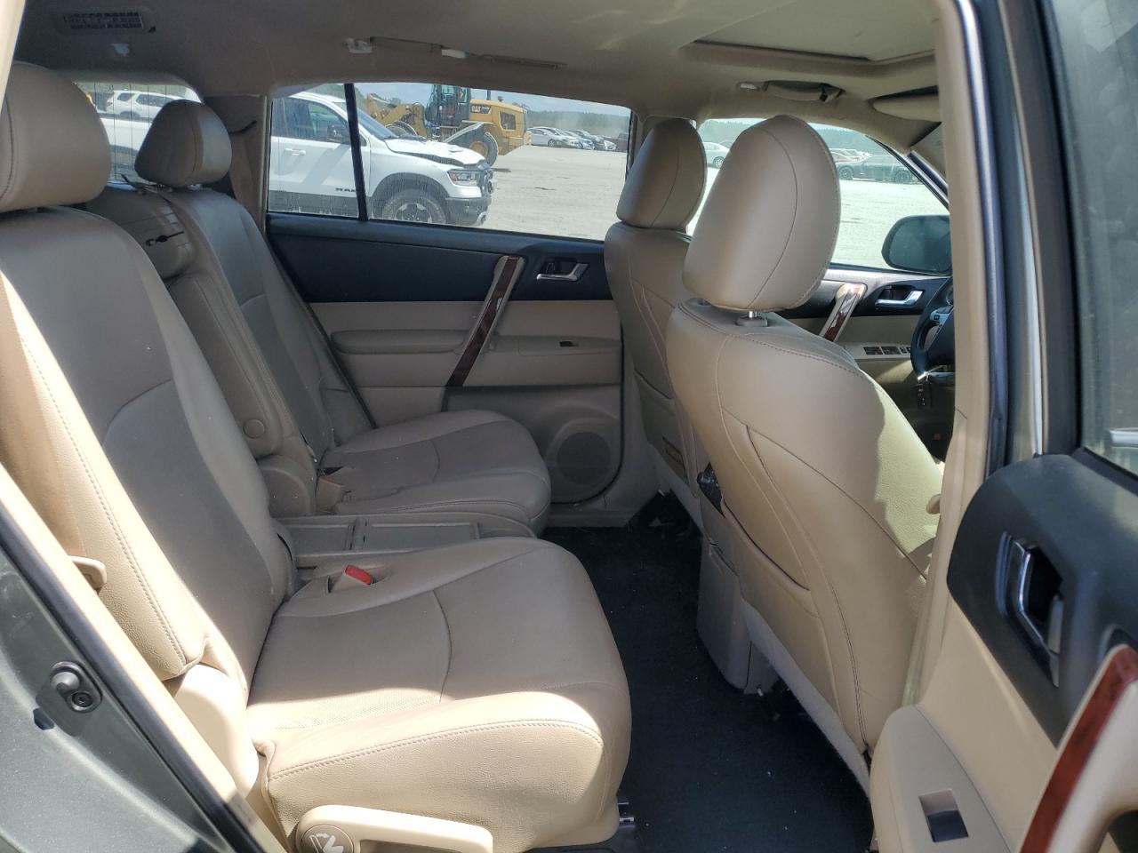 2013 TOYOTA HIGHLANDER