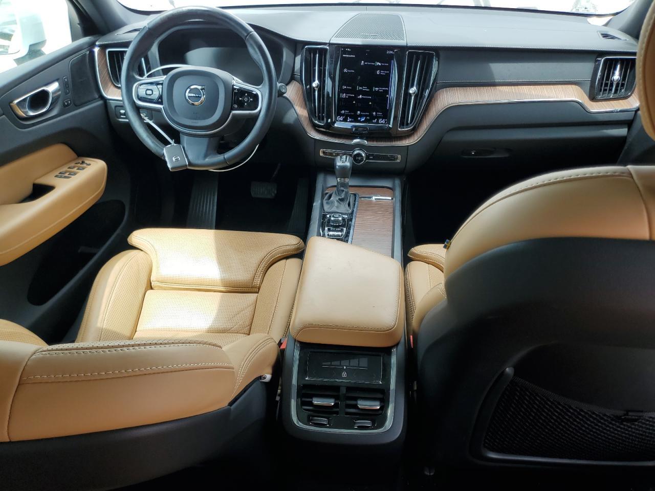 2021 VOLVO XC60