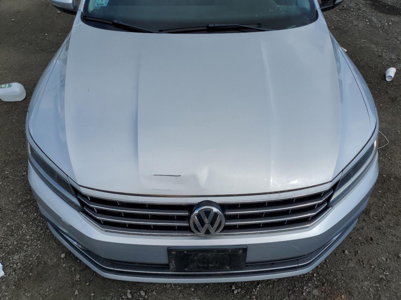 2018 VOLKSWAGEN Passat
