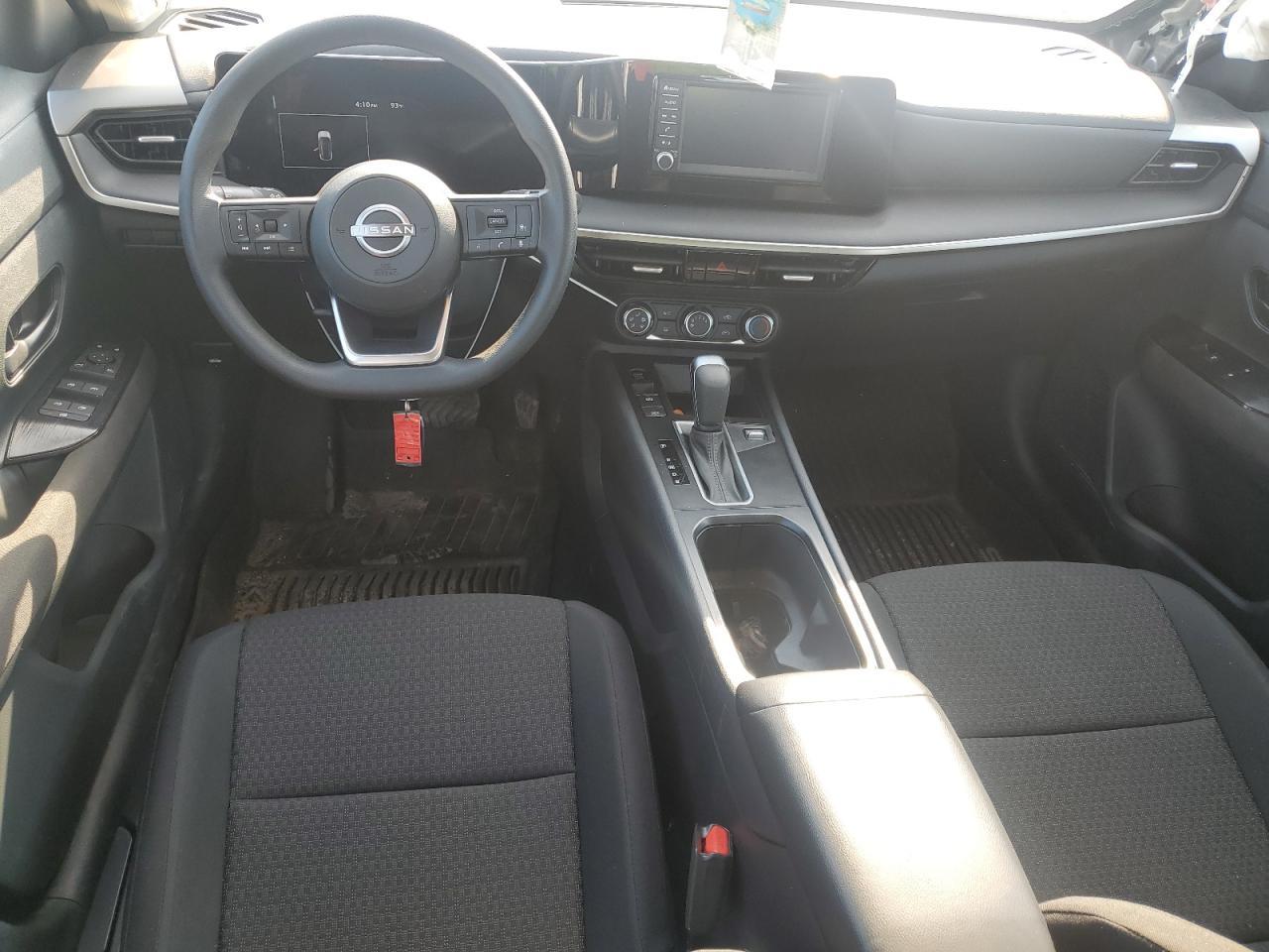 2025 NISSAN KICKS